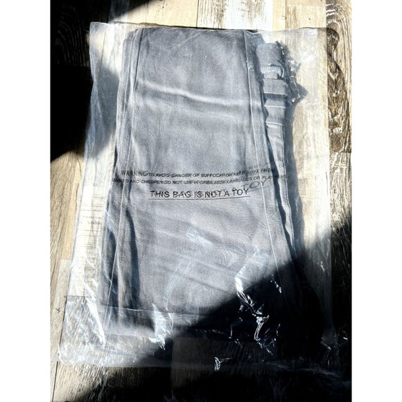 Coco + Carmen Leggings - Grey with Black Accent on Waist- L/XL - Picture 4 of 6